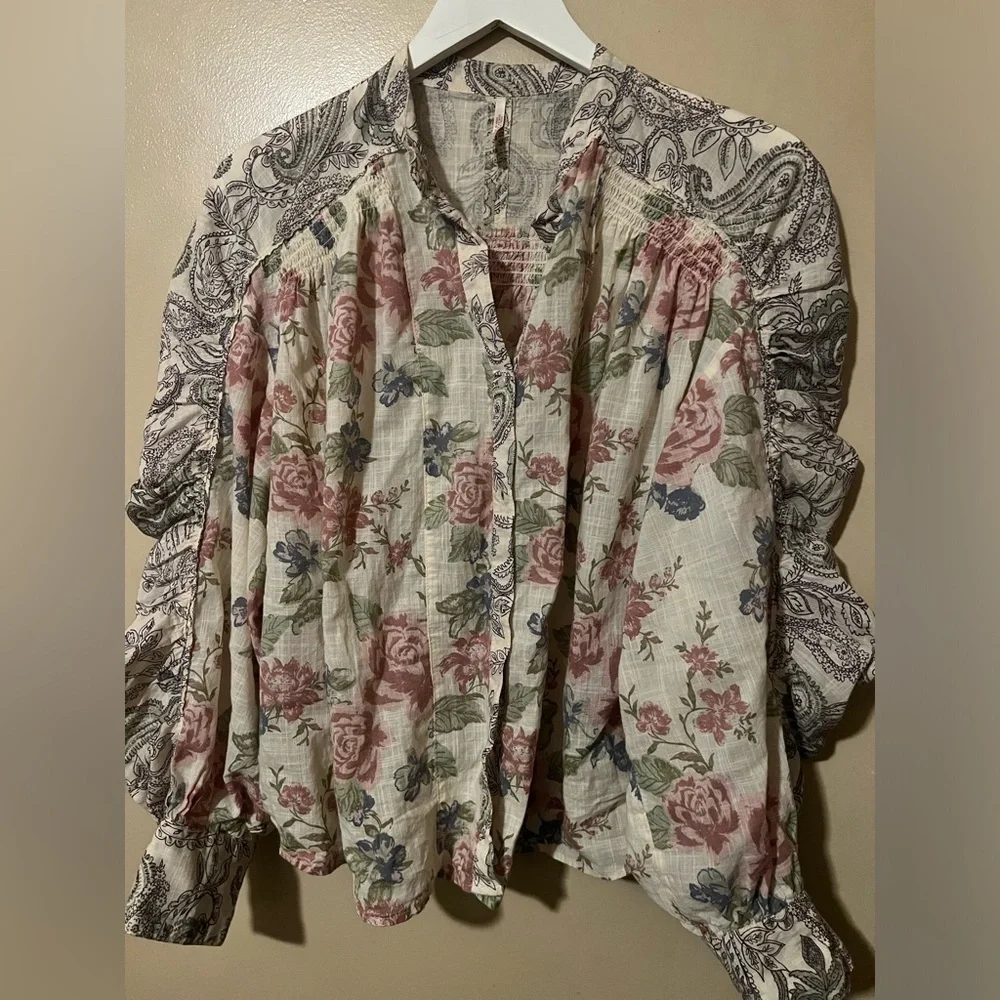 Free people Floral Paisley Women's Top bohemian Victorian unique puff small chic
